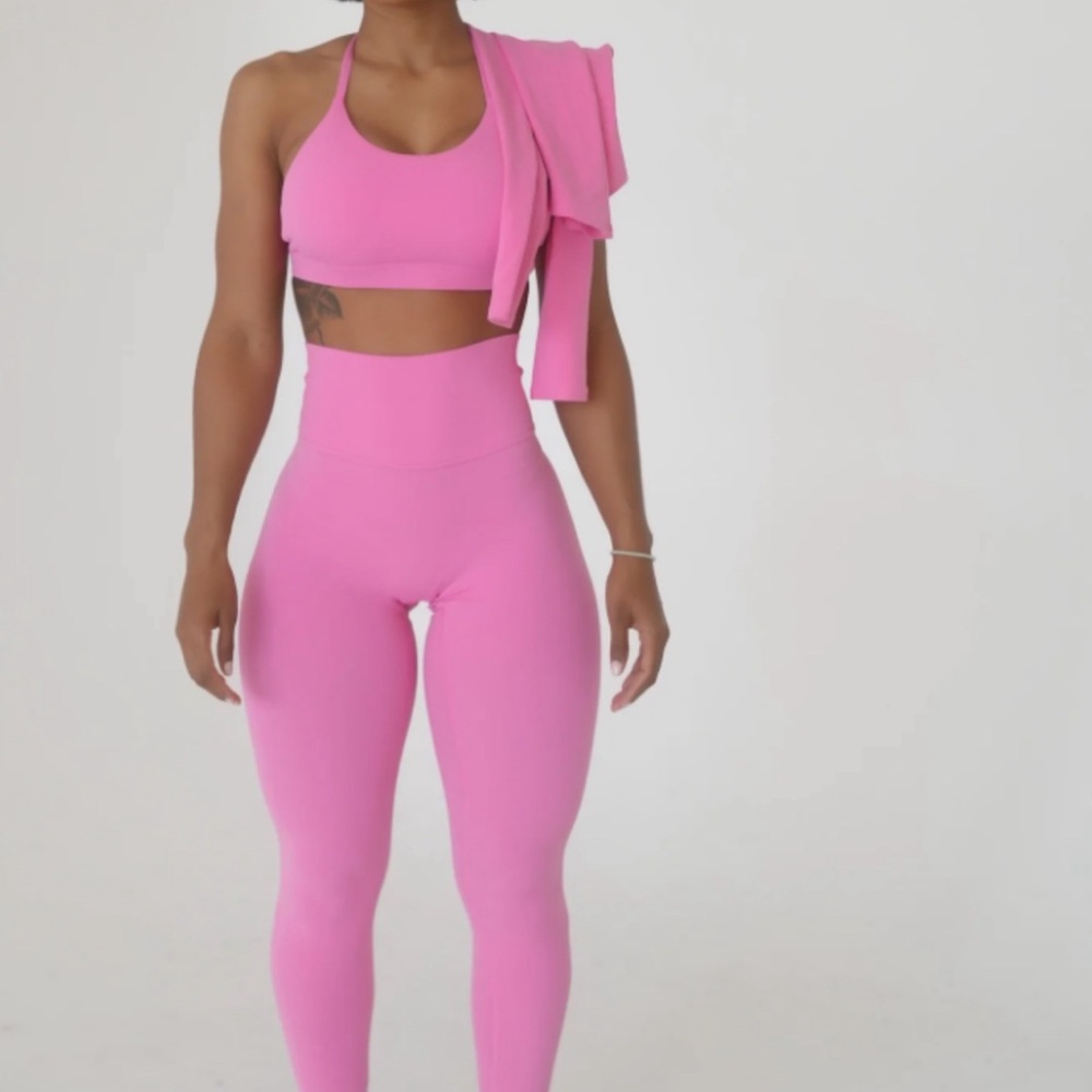 BODY BY NEEKS sports bra BUBBLE GUM PINK